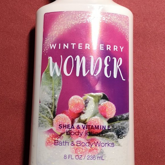 Bath and Body Works  - Winter Berry Wonder - Picture 2 of 3